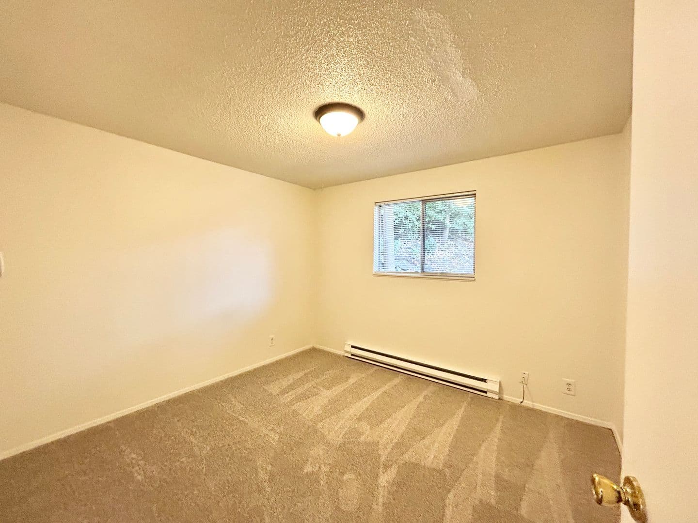 Portland Apartment: 8040 SW 19th Avenue