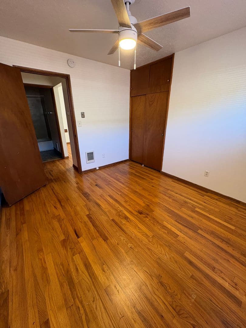 Portland Apartment: 5727-5731 NE Hassalo St. 1102 & 1107 NE 58th