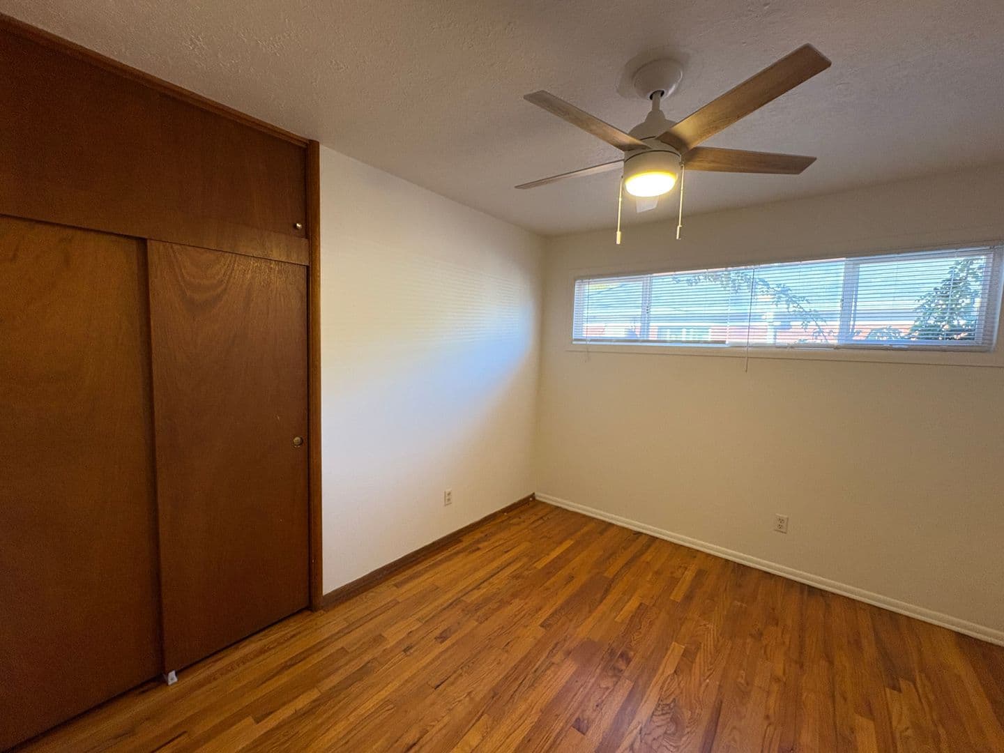 Portland Apartment: 5727-5731 NE Hassalo St. 1102 & 1107 NE 58th