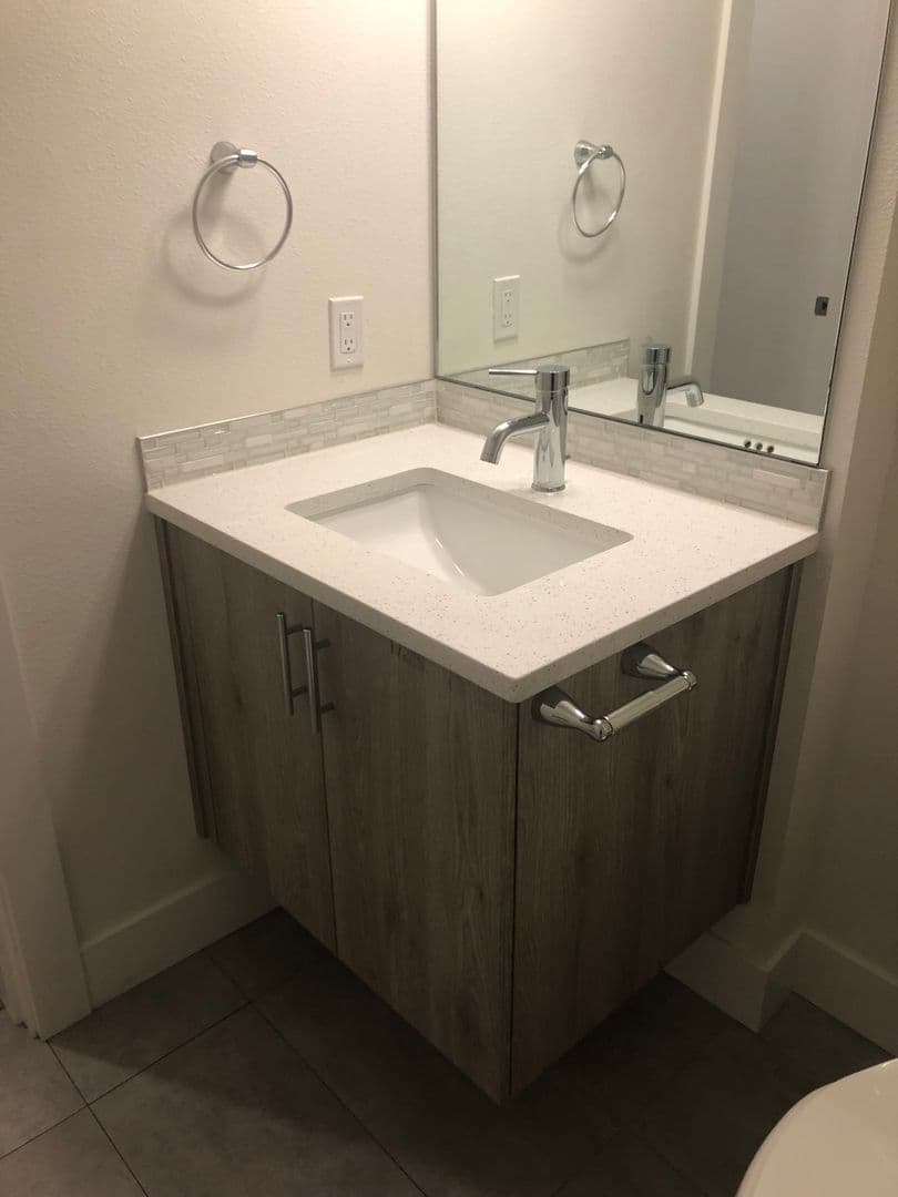 Portland Apartment: 420 NE Simpson St.