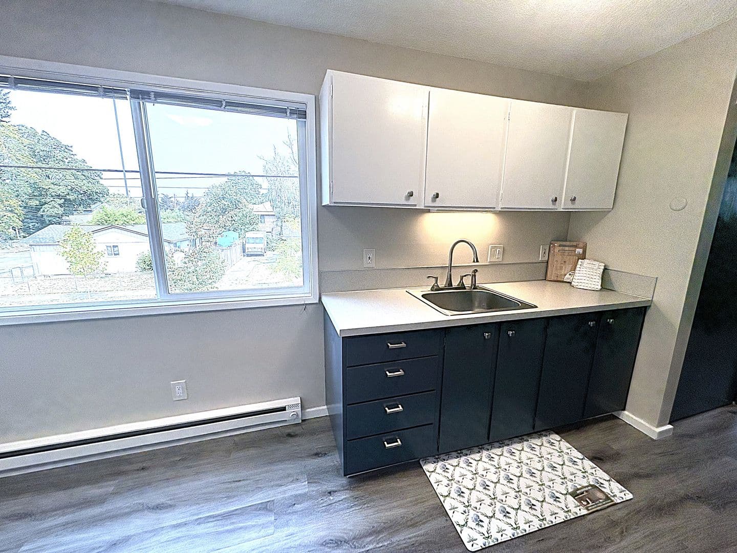 Portland Apartment: 5330 Southeast Lafayette St.