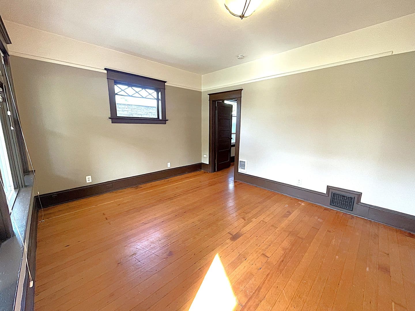 Portland Apartment: 4922-4930 N. Albina Ave.
