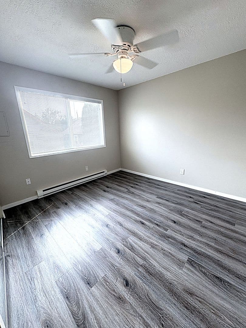 Portland Apartment: 5330 Southeast Lafayette St.