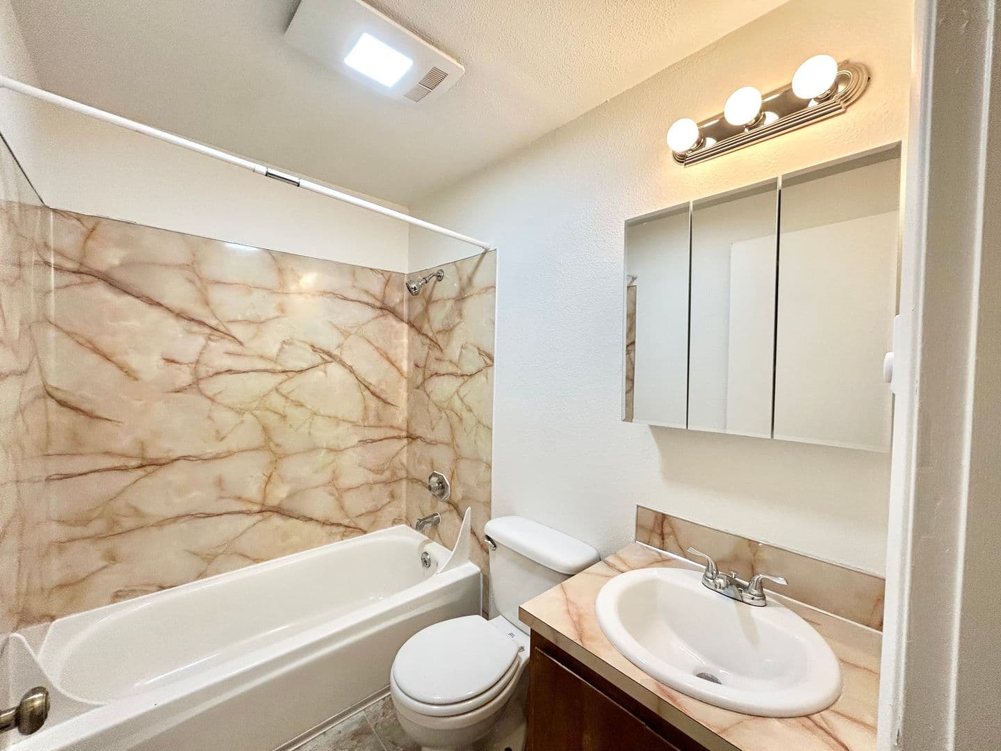 Portland Apartment: 8040 SW 19th Avenue