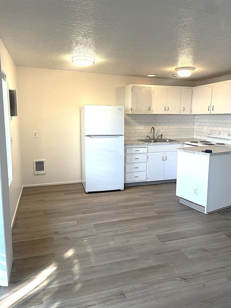 Portland Apartment: 4321-4331 & 4342 1-8 SE 27th Ave.