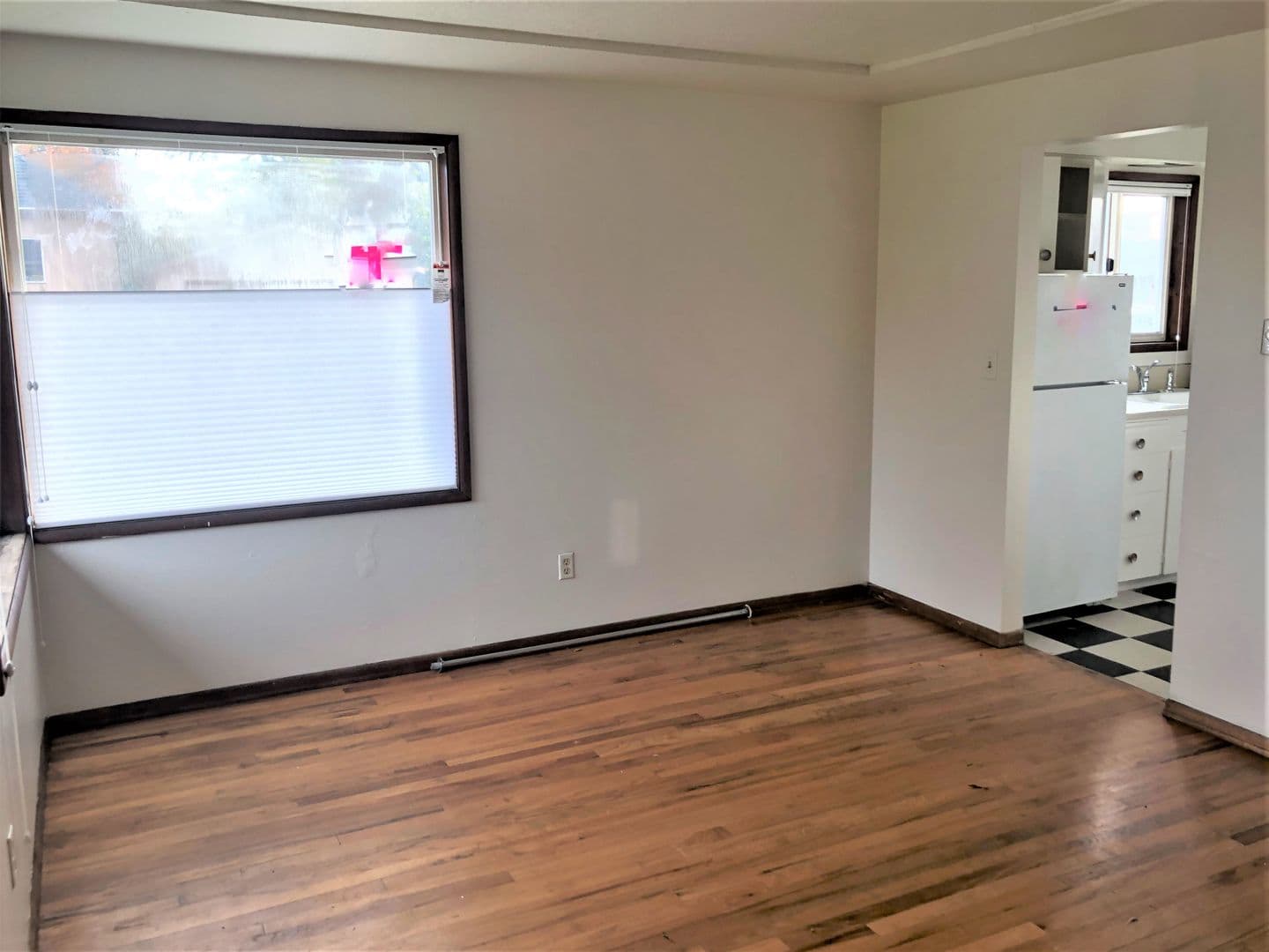 Portland Apartment: 5727-5731 NE Hassalo St. 1102 & 1107 NE 58th