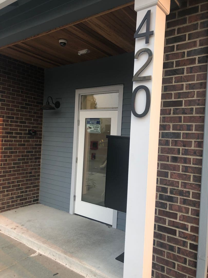 Portland Apartment: 420 NE Simpson St.