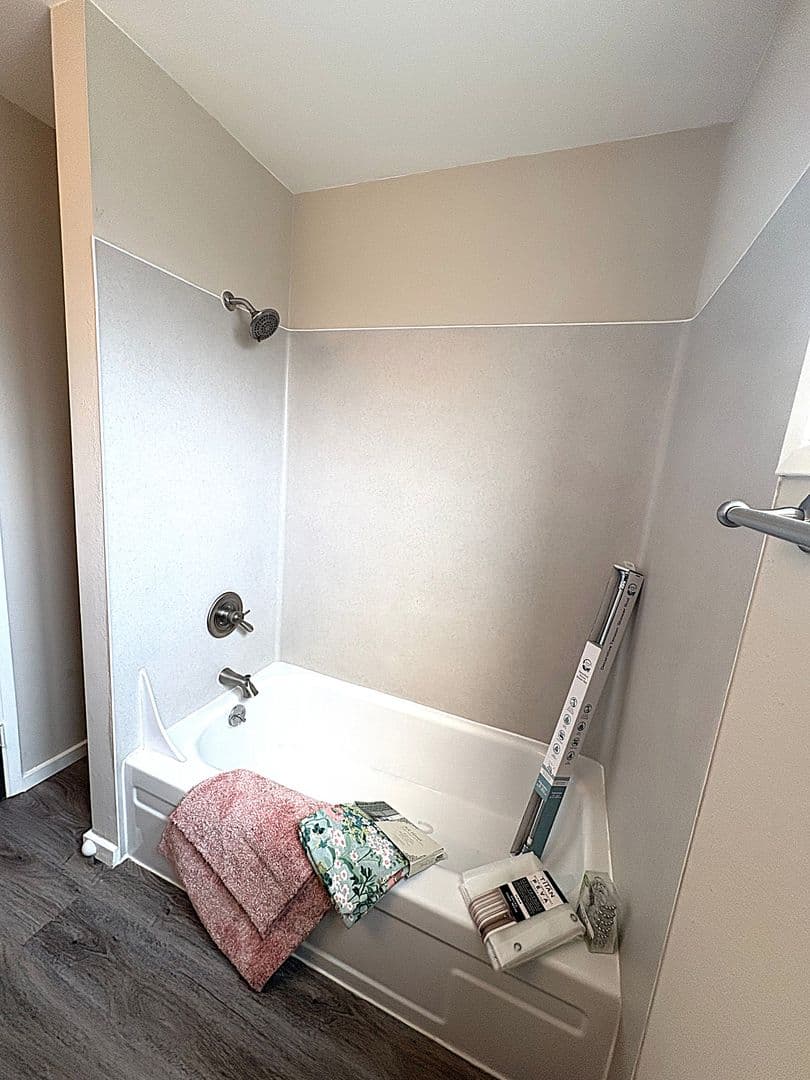 Portland Apartment: 5330 Southeast Lafayette St.