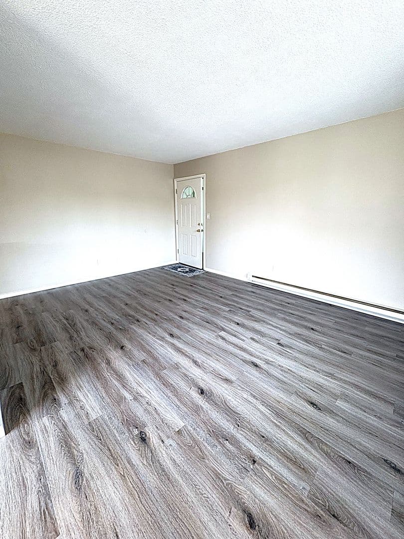 Portland Apartment: 5330 Southeast Lafayette St.