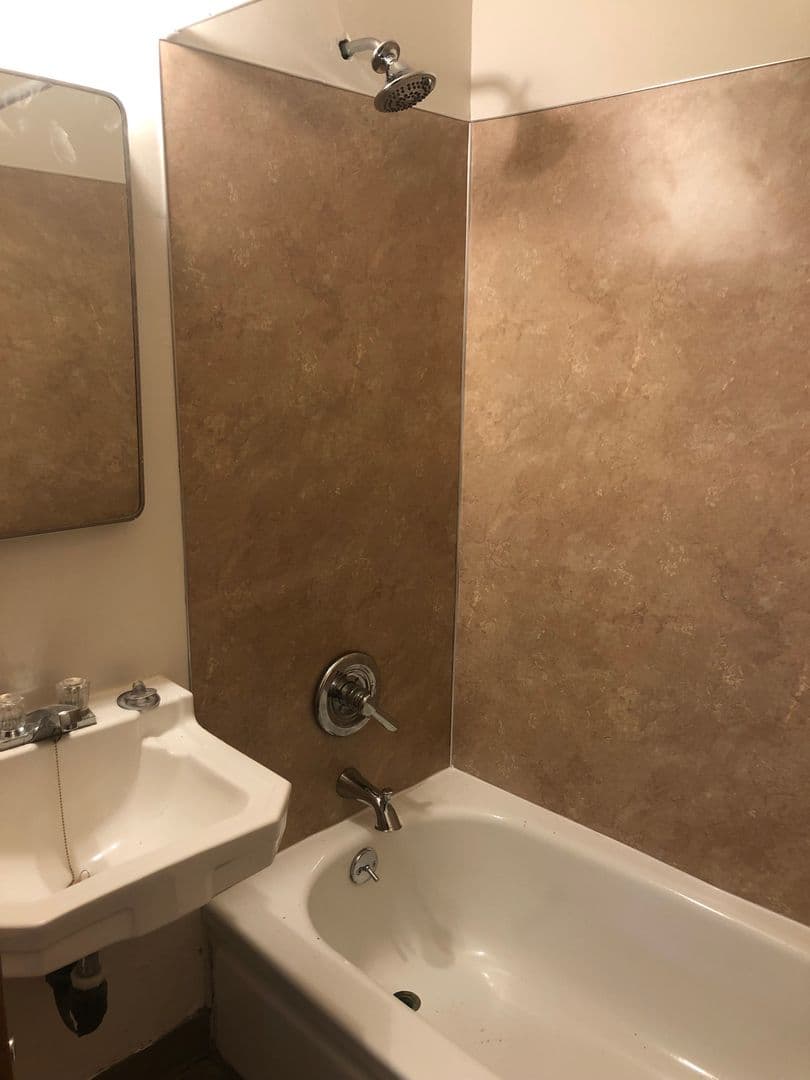 Portland Apartment: 5727-5731 NE Hassalo St. 1102 & 1107 NE 58th