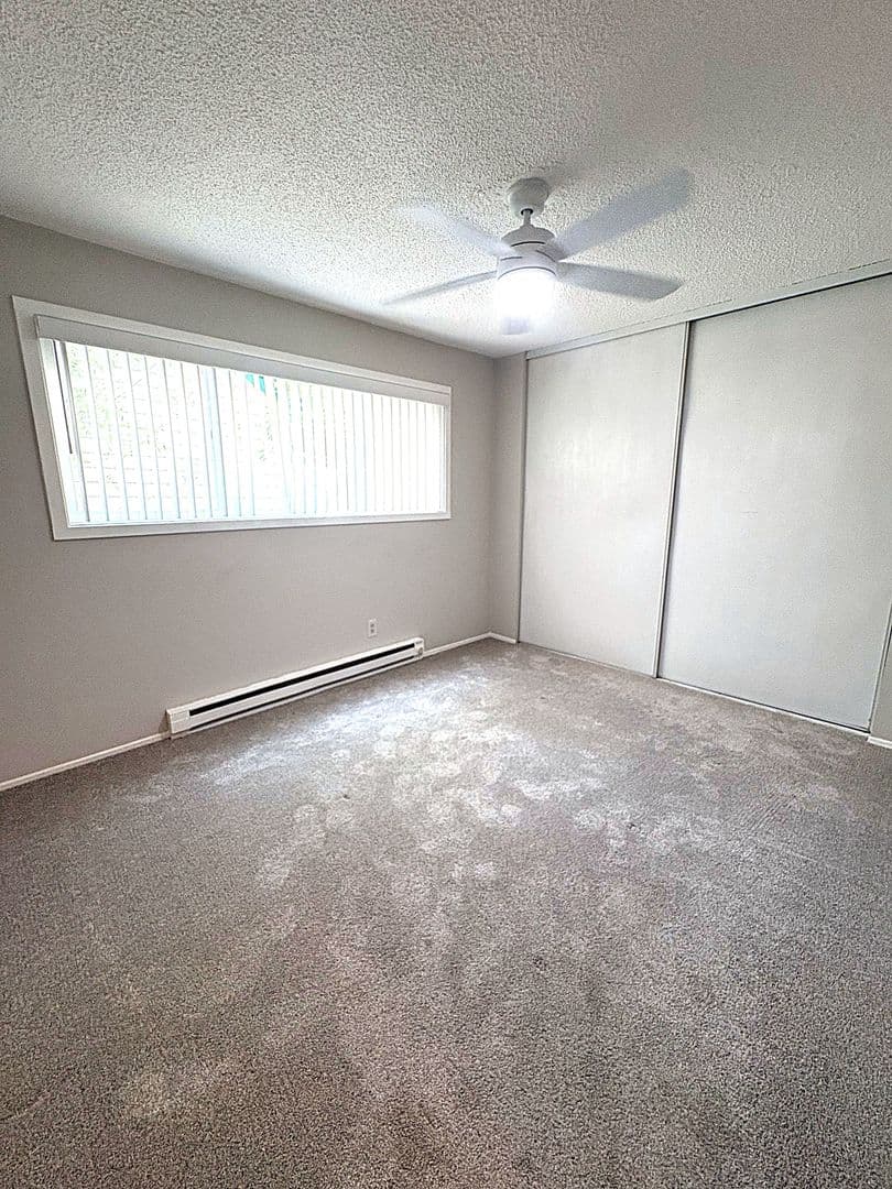 Portland Apartment: 5330 Southeast Lafayette St.
