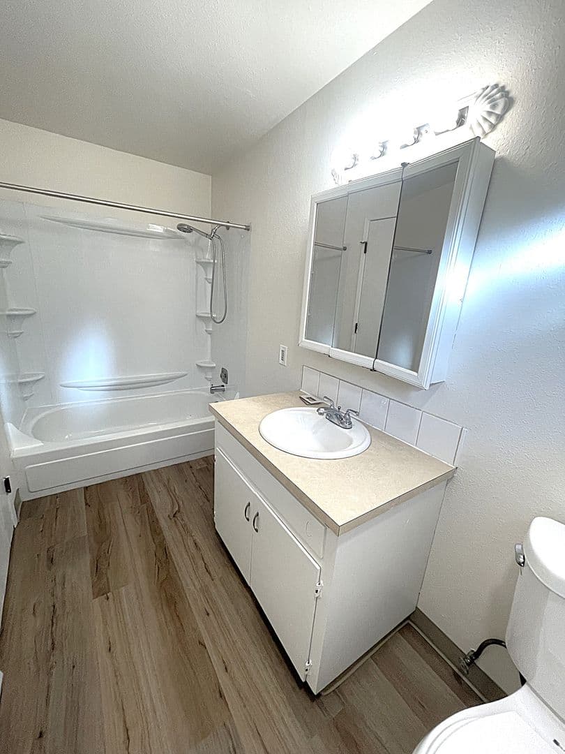 Portland Apartment: 4321-4331 & 4342 1-8 SE 27th Ave.