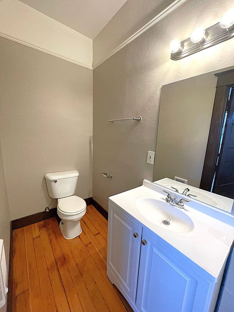Portland Apartment: 4922-4930 N. Albina Ave.