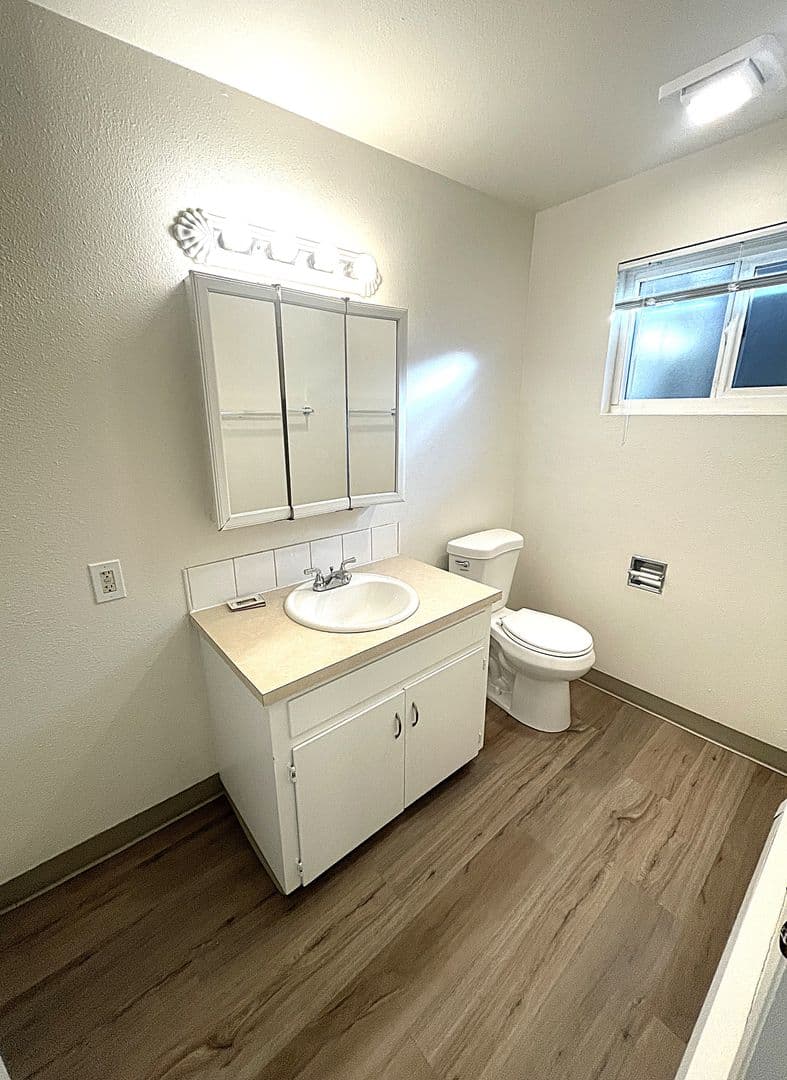 Portland Apartment: 4321-4331 & 4342 1-8 SE 27th Ave.