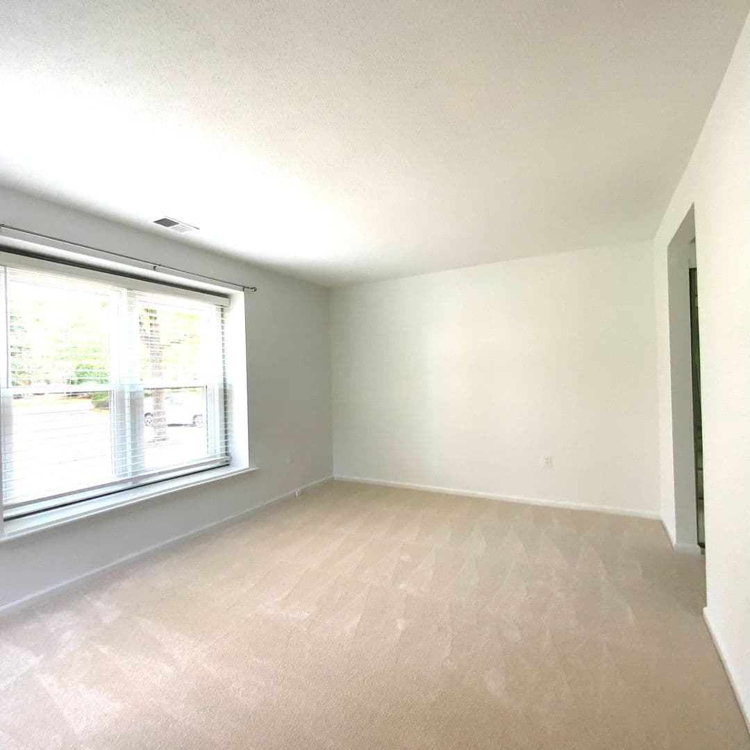 Falls Church House: 7594 Lakeside Village Drive
