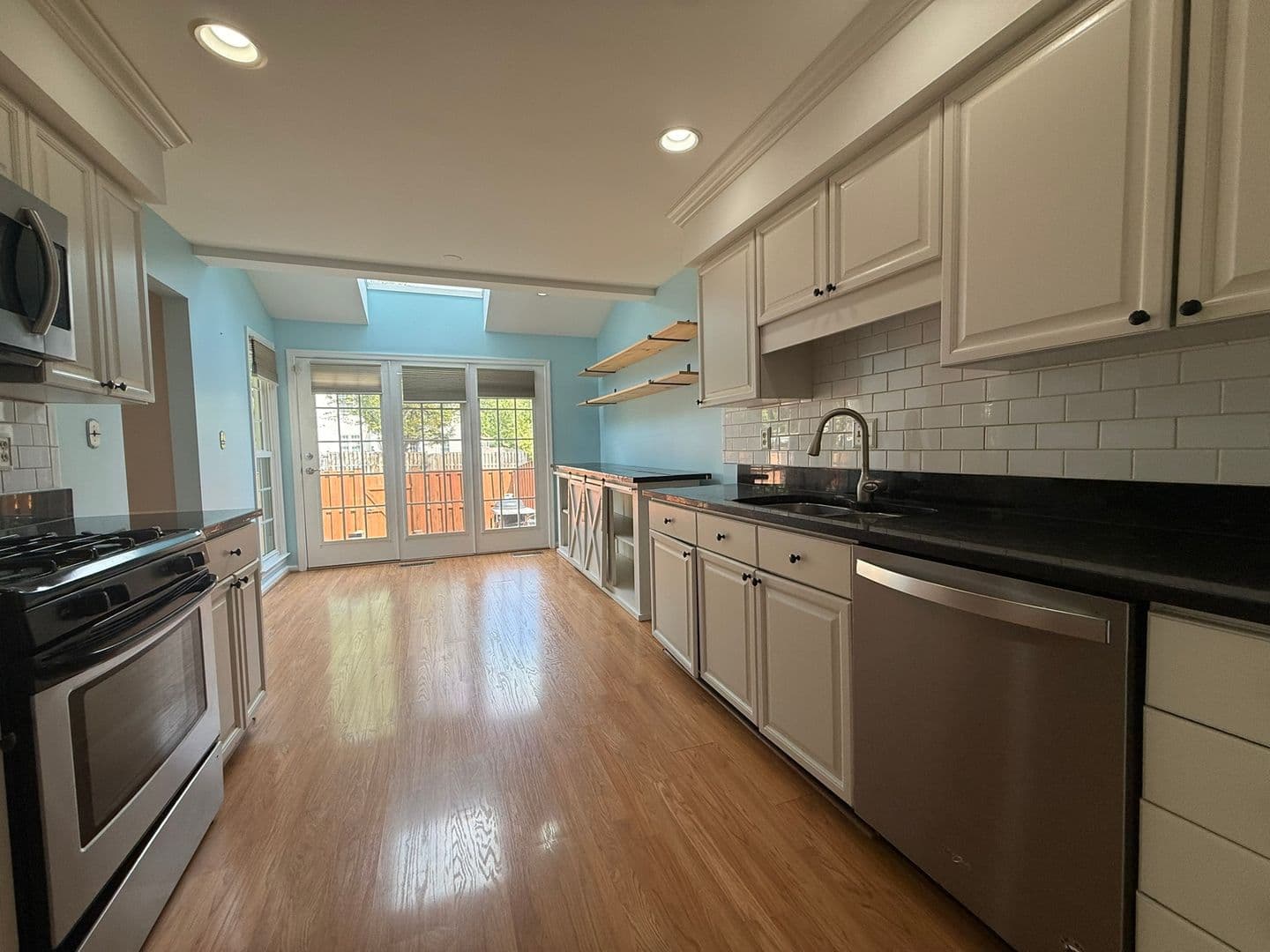 Alexandria House: 6269 Walkers Croft Way