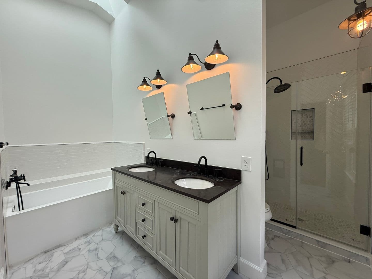 Alexandria House: 6269 Walkers Croft Way