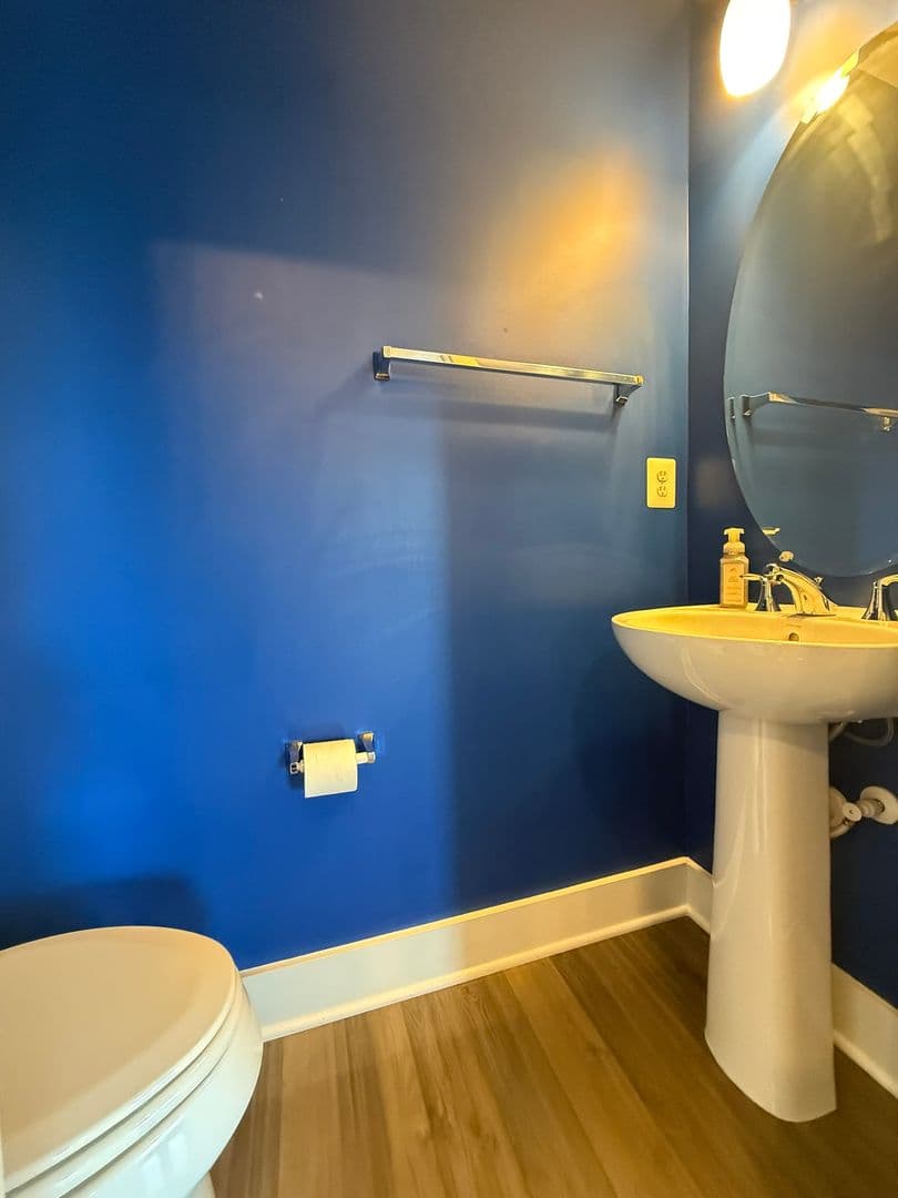 Ashburn House: 44860 Tiverton Square
