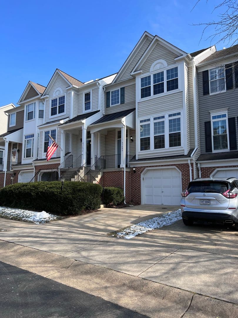Sterling House: 47692 Woolcott Square