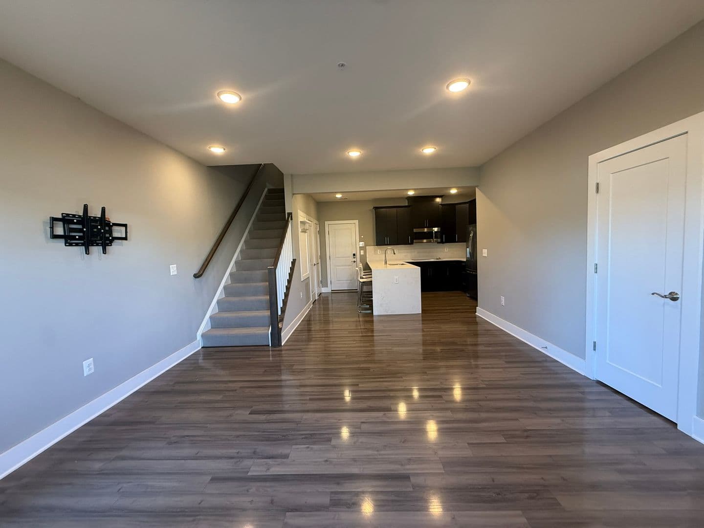 Ashburn House: 44860 Tiverton Square