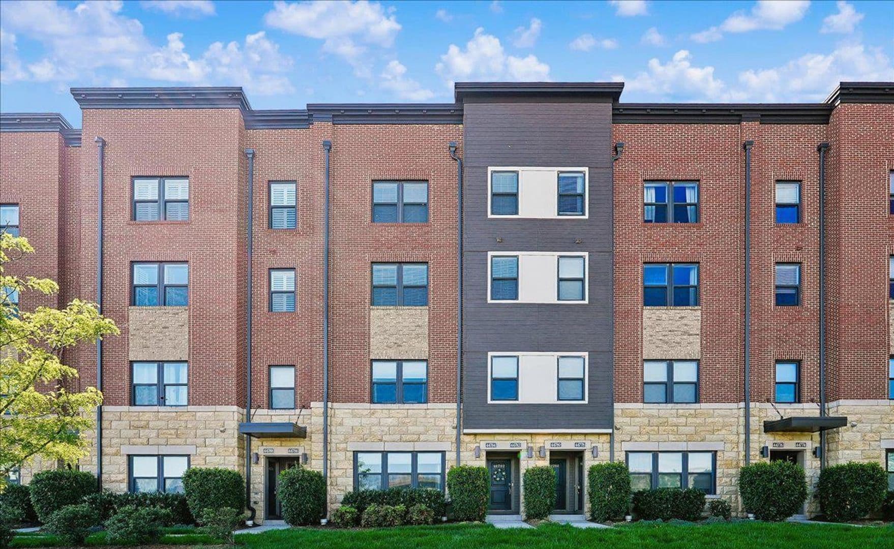 Ashburn House: 44860 Tiverton Square
