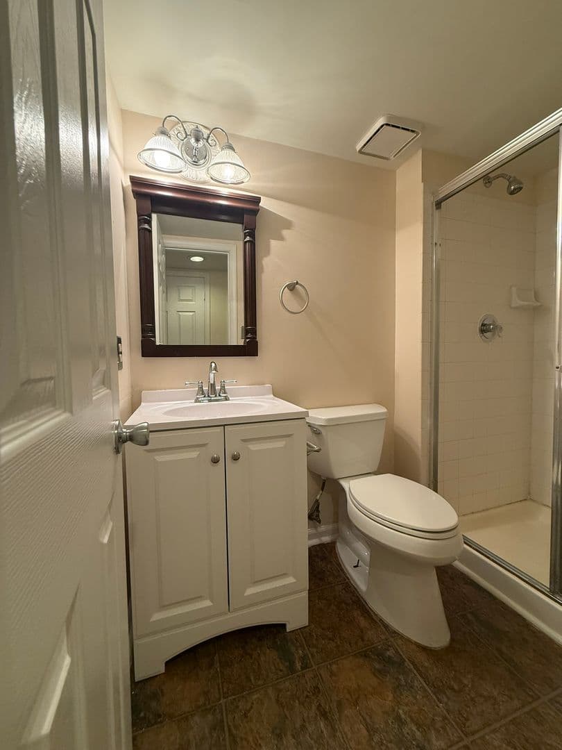 Alexandria House: 6269 Walkers Croft Way