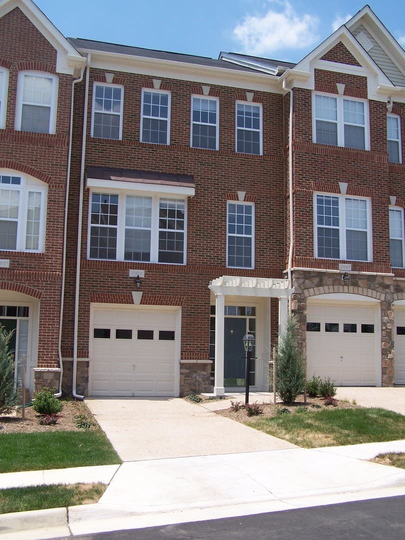 Broadlands House: 21929 Bayard Terrace