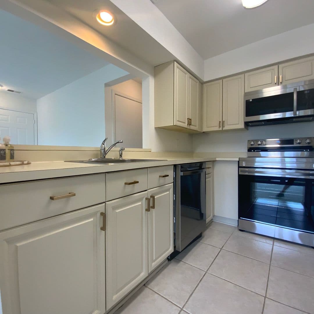 Falls Church House: 7594 Lakeside Village Drive