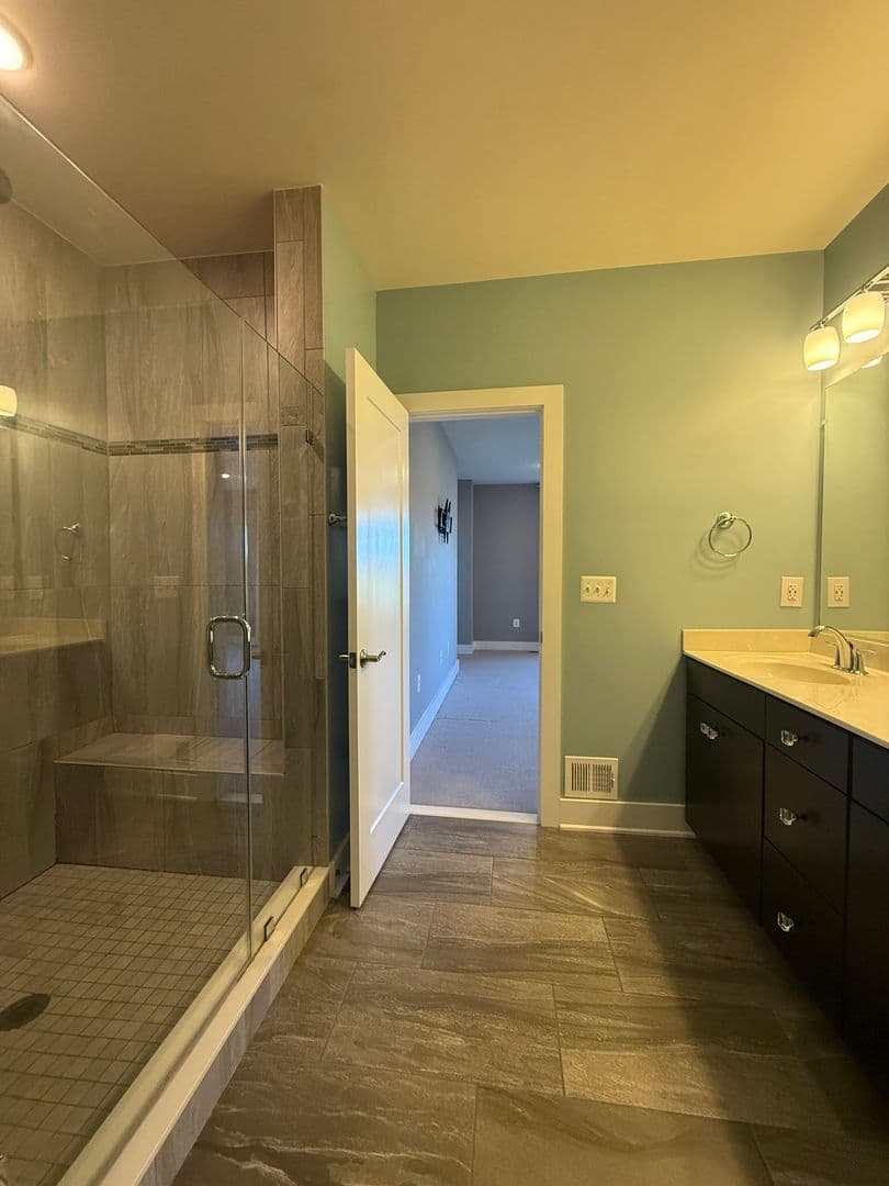 Ashburn House: 44860 Tiverton Square