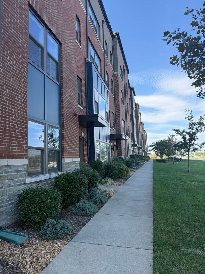 Ashburn House: 44860 Tiverton Square