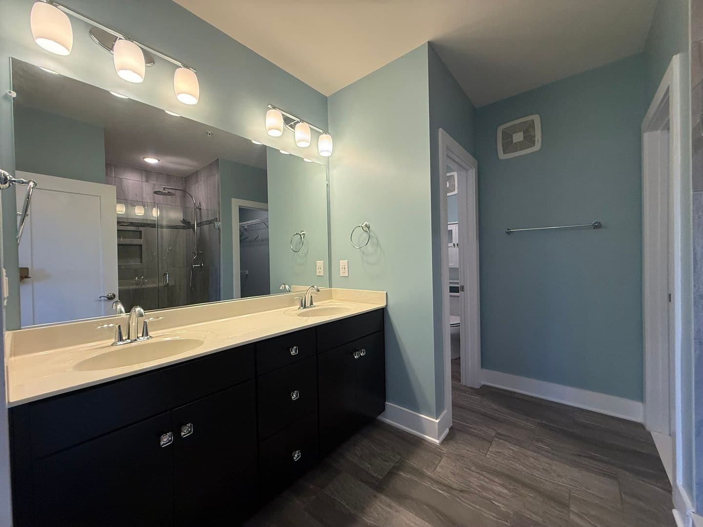 Ashburn House: 44860 Tiverton Square