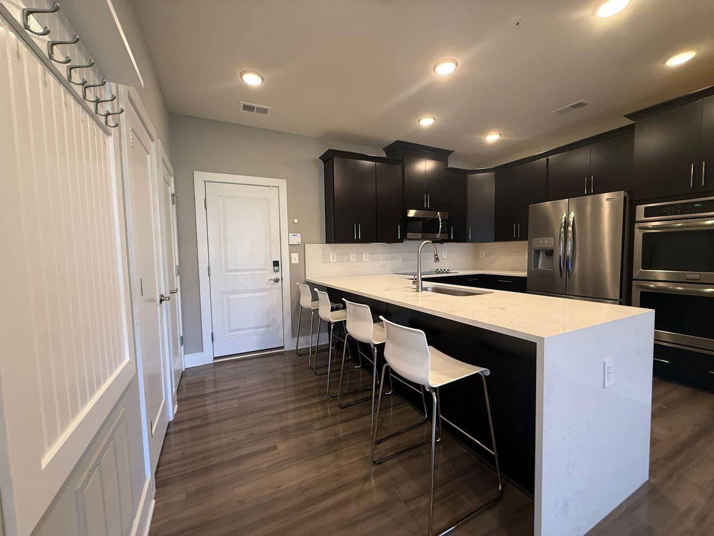 Ashburn House: 44860 Tiverton Square