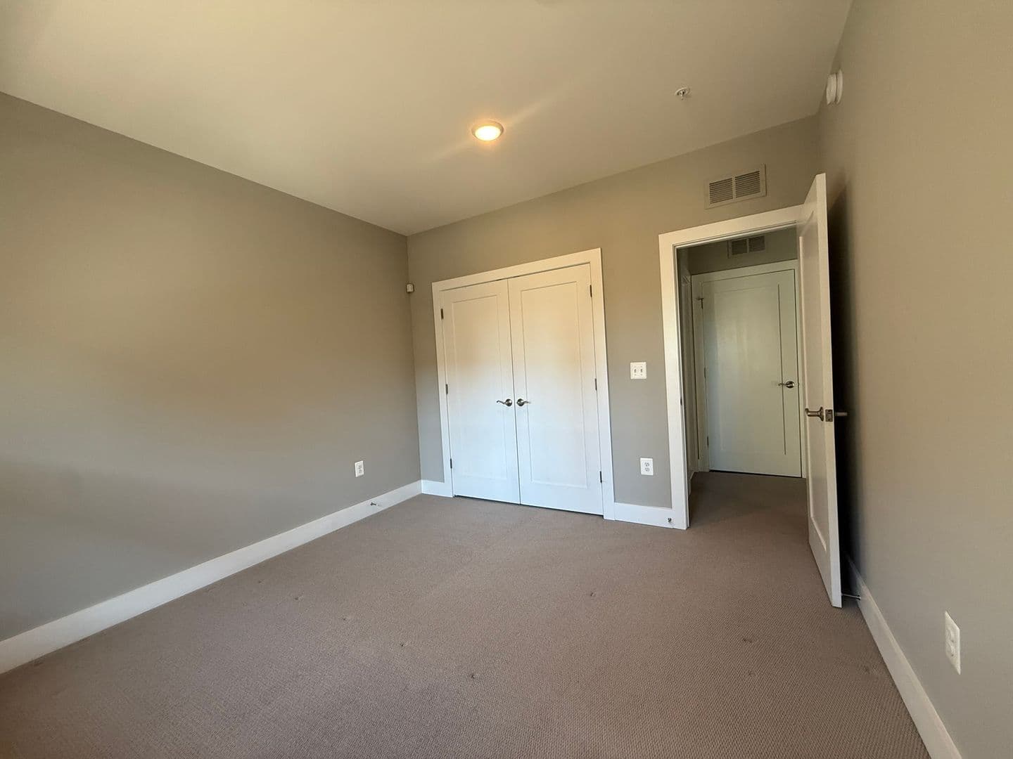 Ashburn House: 44860 Tiverton Square