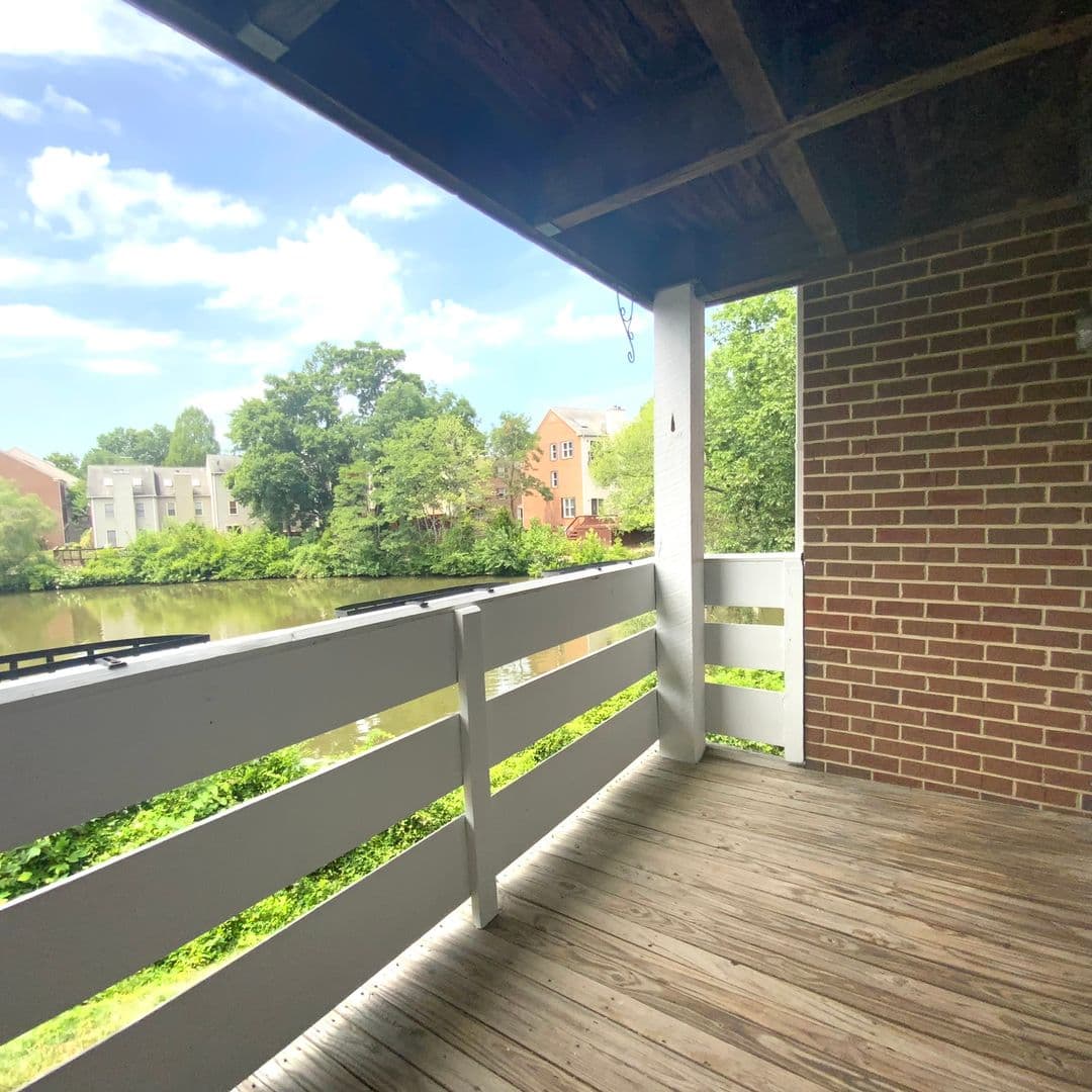 Falls Church House: 7594 Lakeside Village Drive