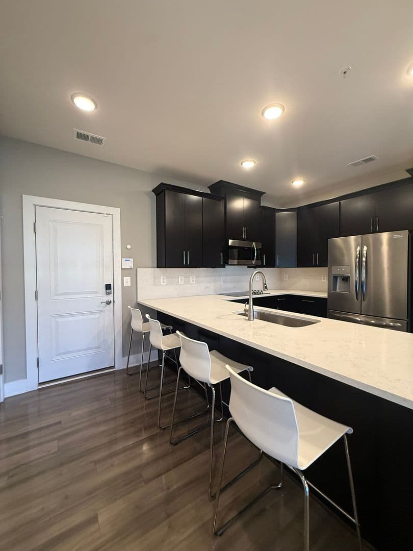 Ashburn House: 44860 Tiverton Square