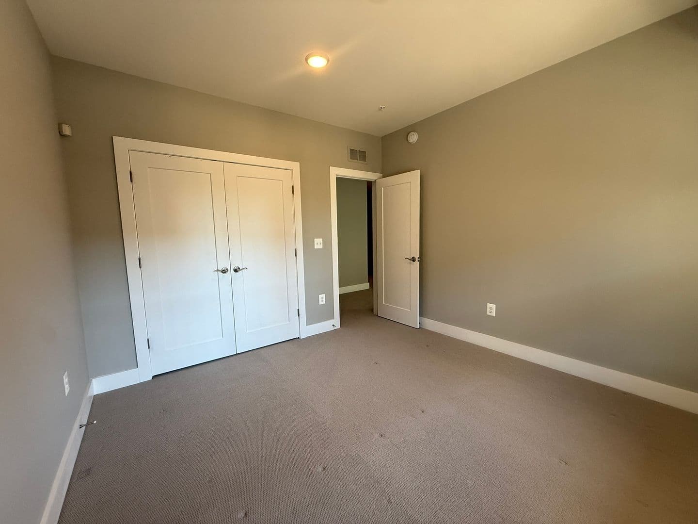 Ashburn House: 44860 Tiverton Square