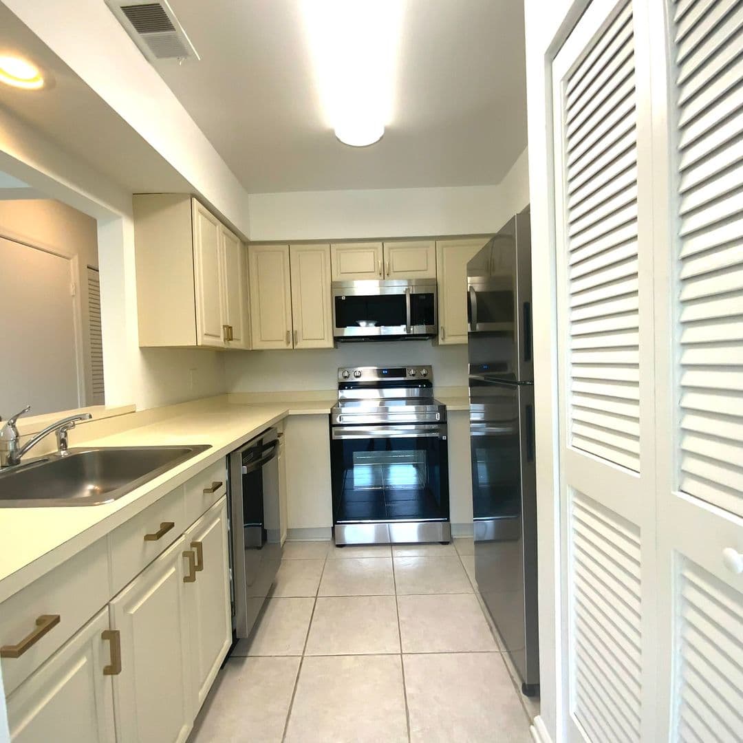 Falls Church House: 7594 Lakeside Village Drive