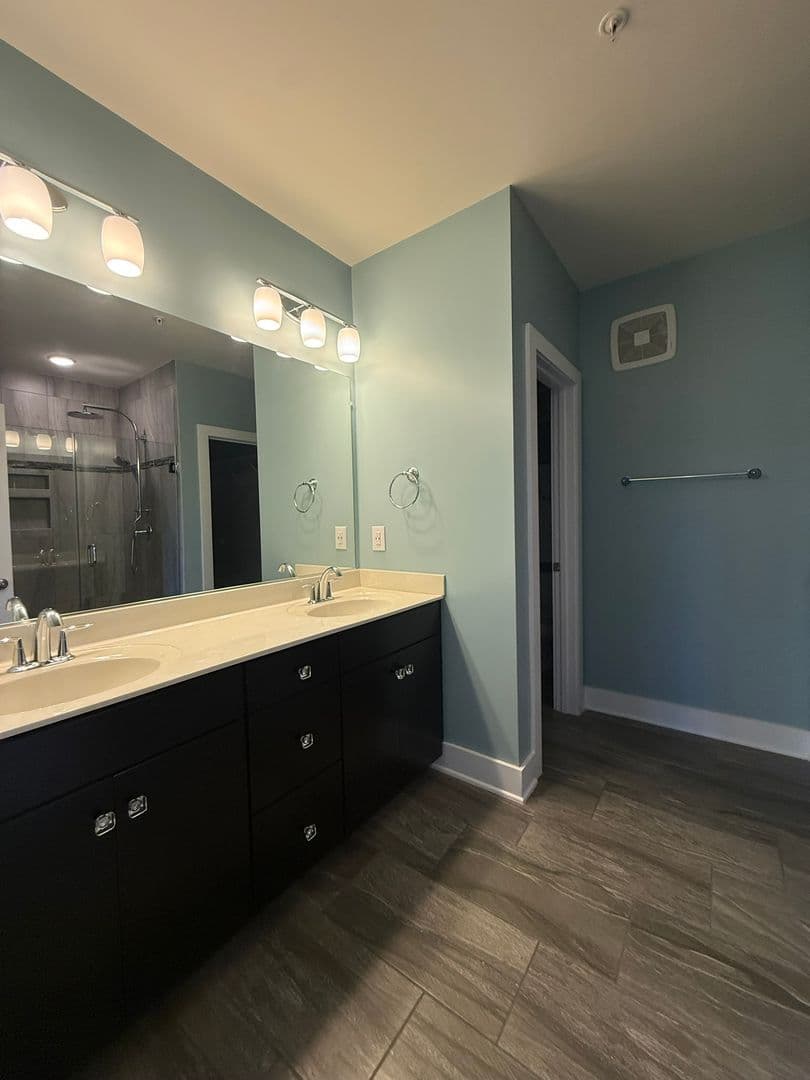 Ashburn House: 44860 Tiverton Square