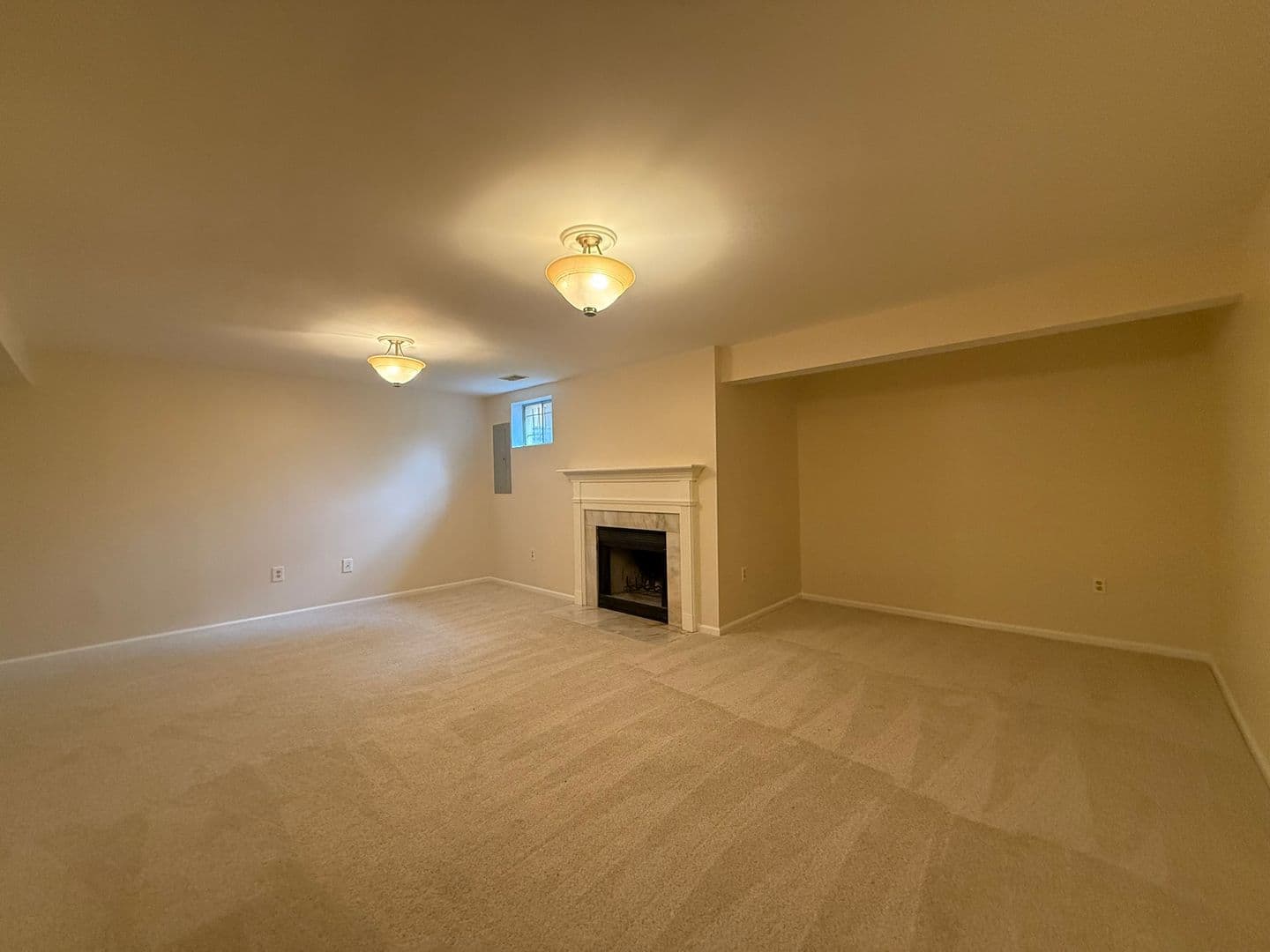 Alexandria House: 6269 Walkers Croft Way