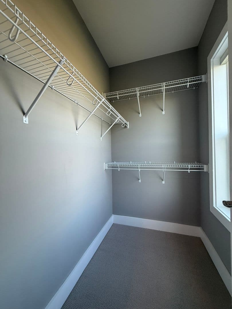 Ashburn House: 44860 Tiverton Square