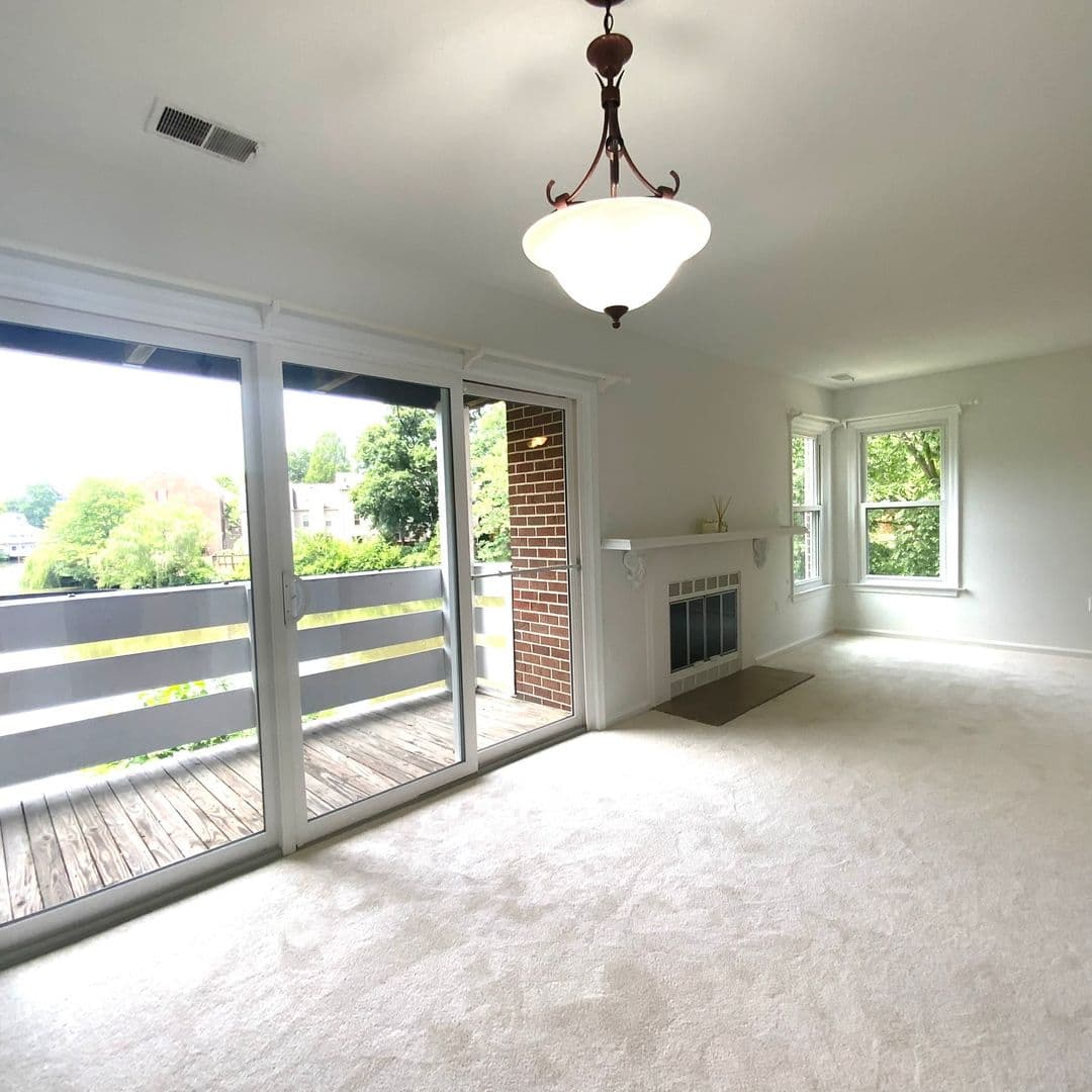 Falls Church House: 7594 Lakeside Village Drive