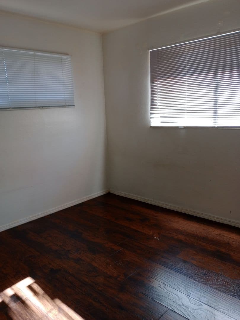 Barstow House: 1208 E Virginia Way