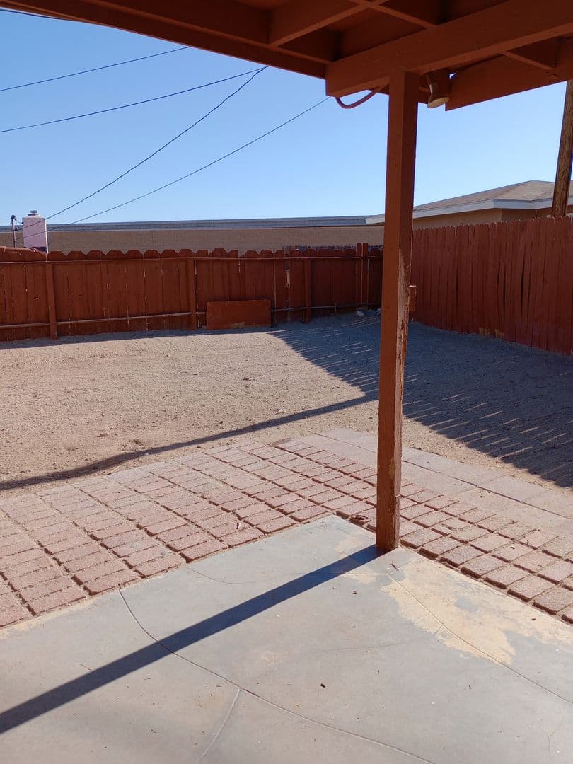 Barstow House: 1208 E Virginia Way