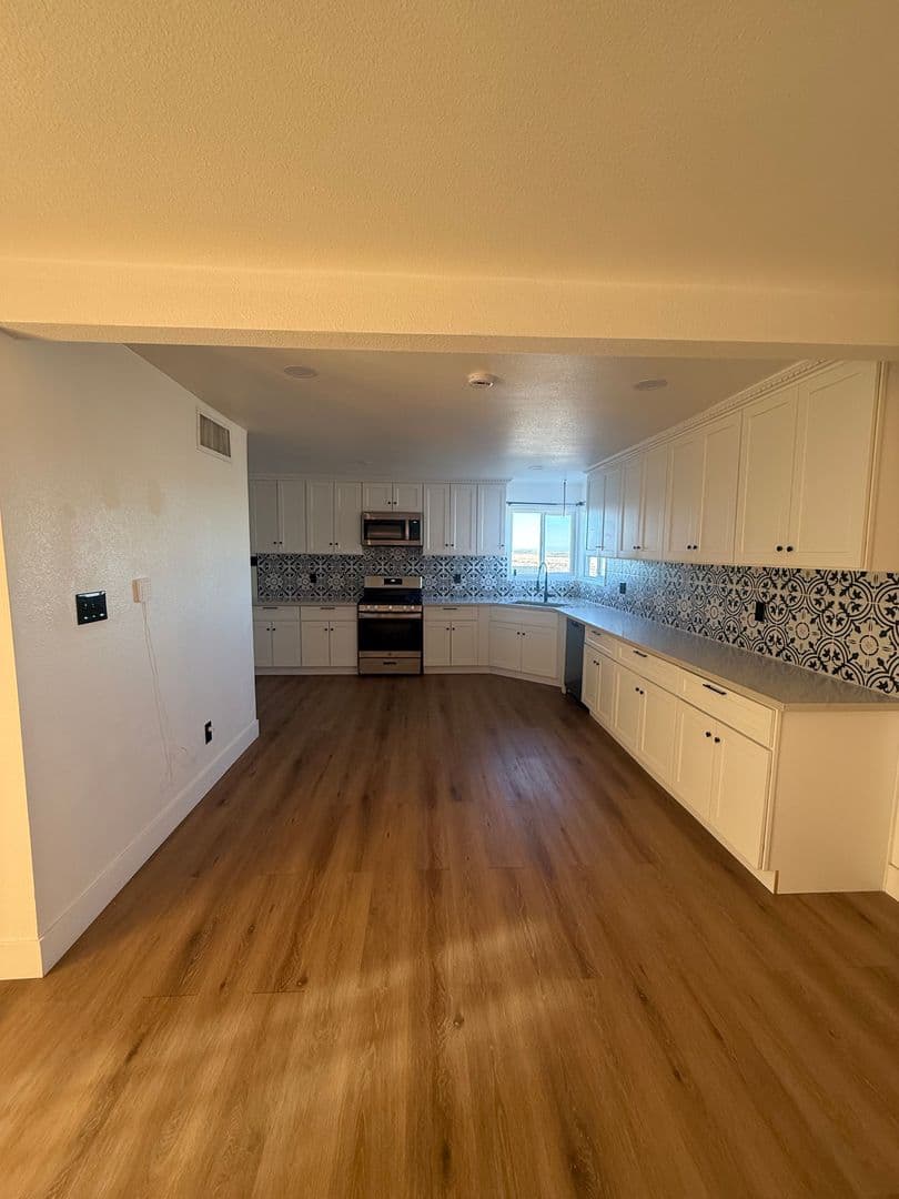 Barstow House: 445 Highland Ave #A