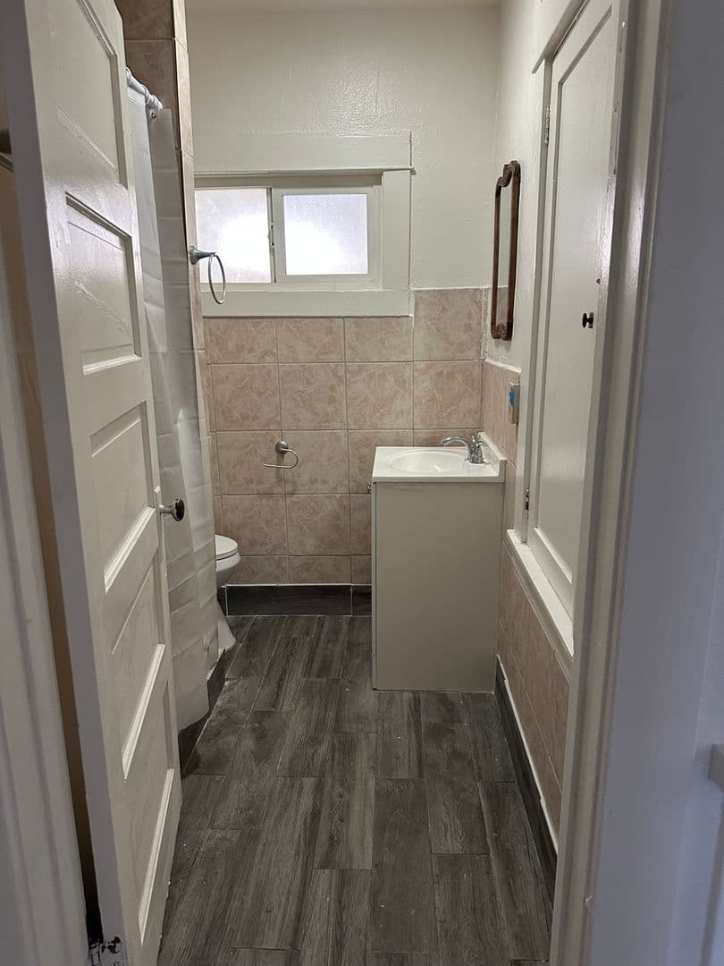 Barstow Apartment: 200 W Cottage