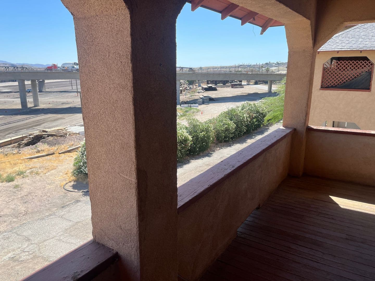 Barstow Apartment: 200 W Cottage