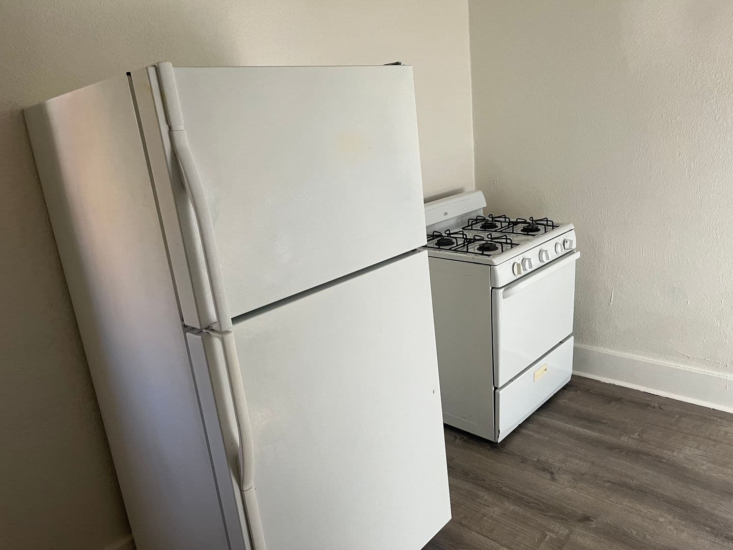 Barstow Apartment: 200 W Cottage