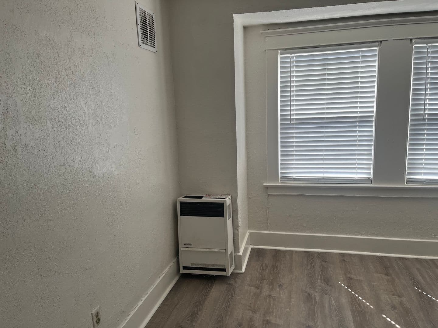 Barstow Apartment: 200 W Cottage