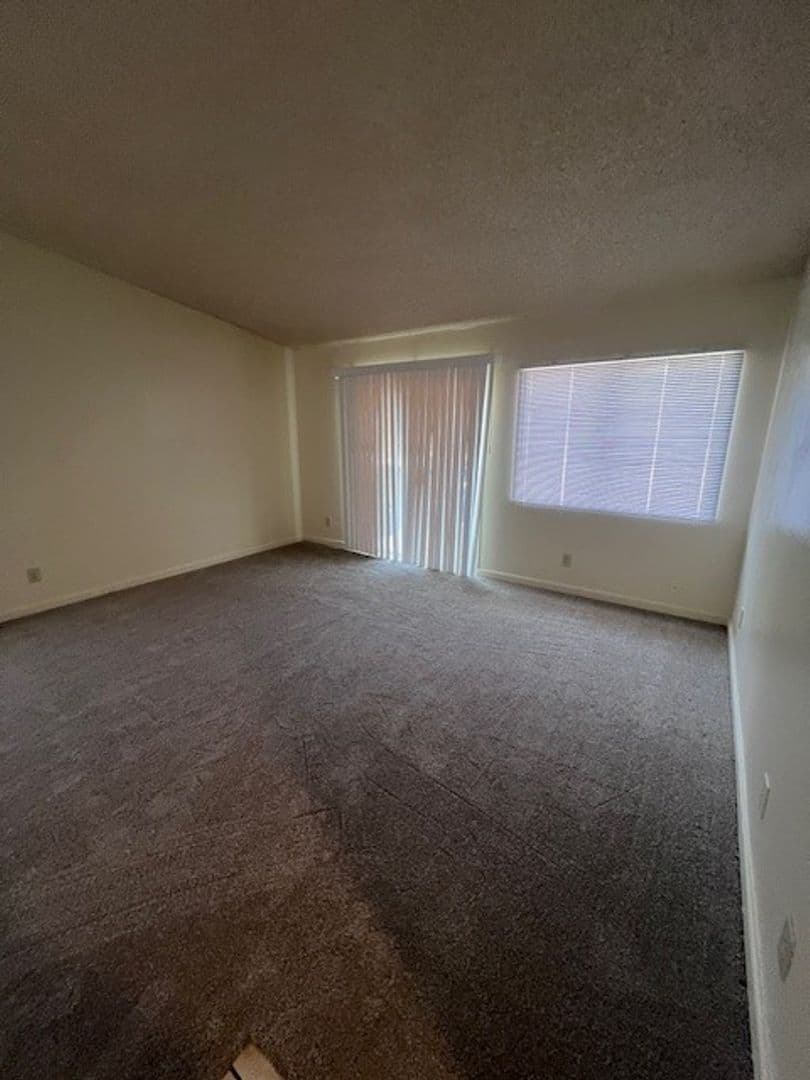 Helendale House: 26595 Voyage Lane