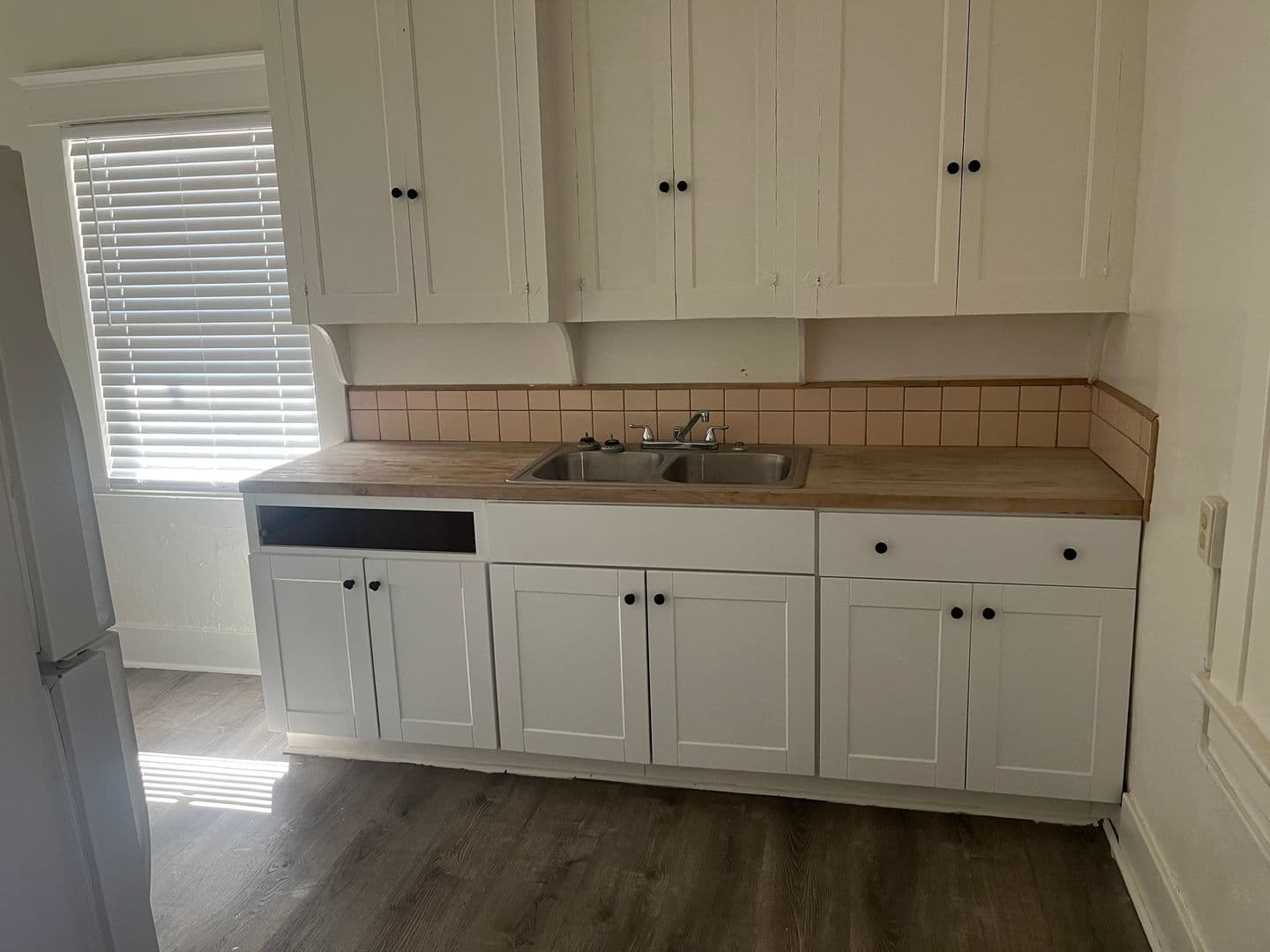 Barstow Apartment: 200 W Cottage